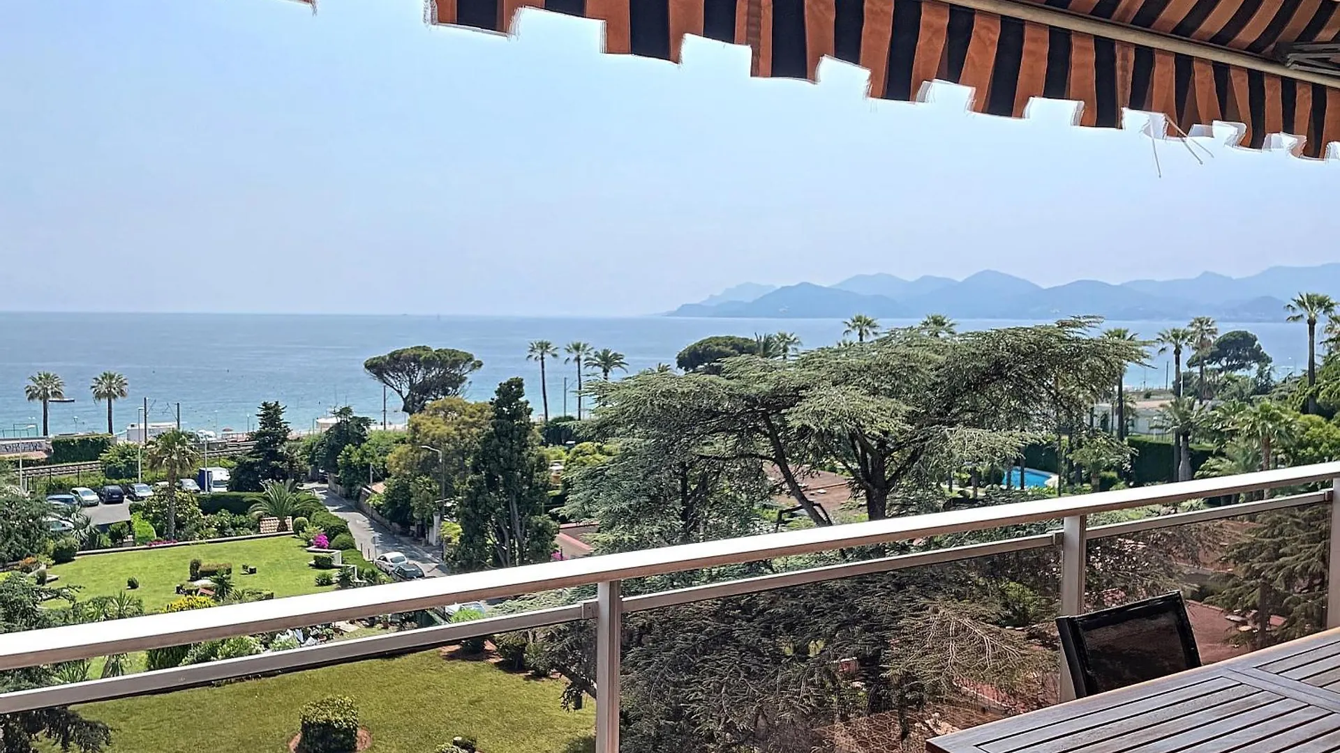 A 2 Pas Des Plages Du Midi 300L Cannes