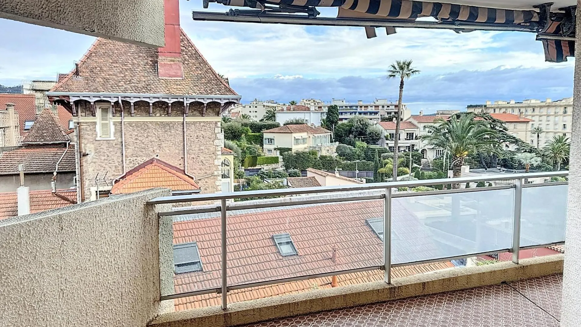 A 2 Pas Des Plages Du Midi 300L カンヌ